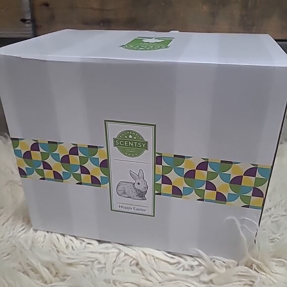 Hoppy Easter Bunny Scentsy Warmer Retired NIB - Picture 4 of 7